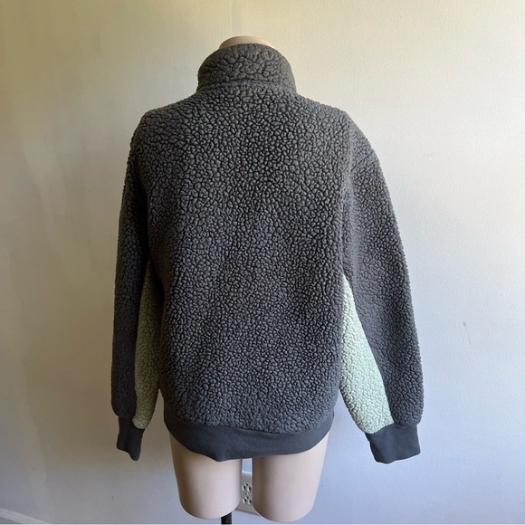 Walt Disney World Castle Icon Sherpa fleece 1/4 zip pullover - Picture 5 of 9